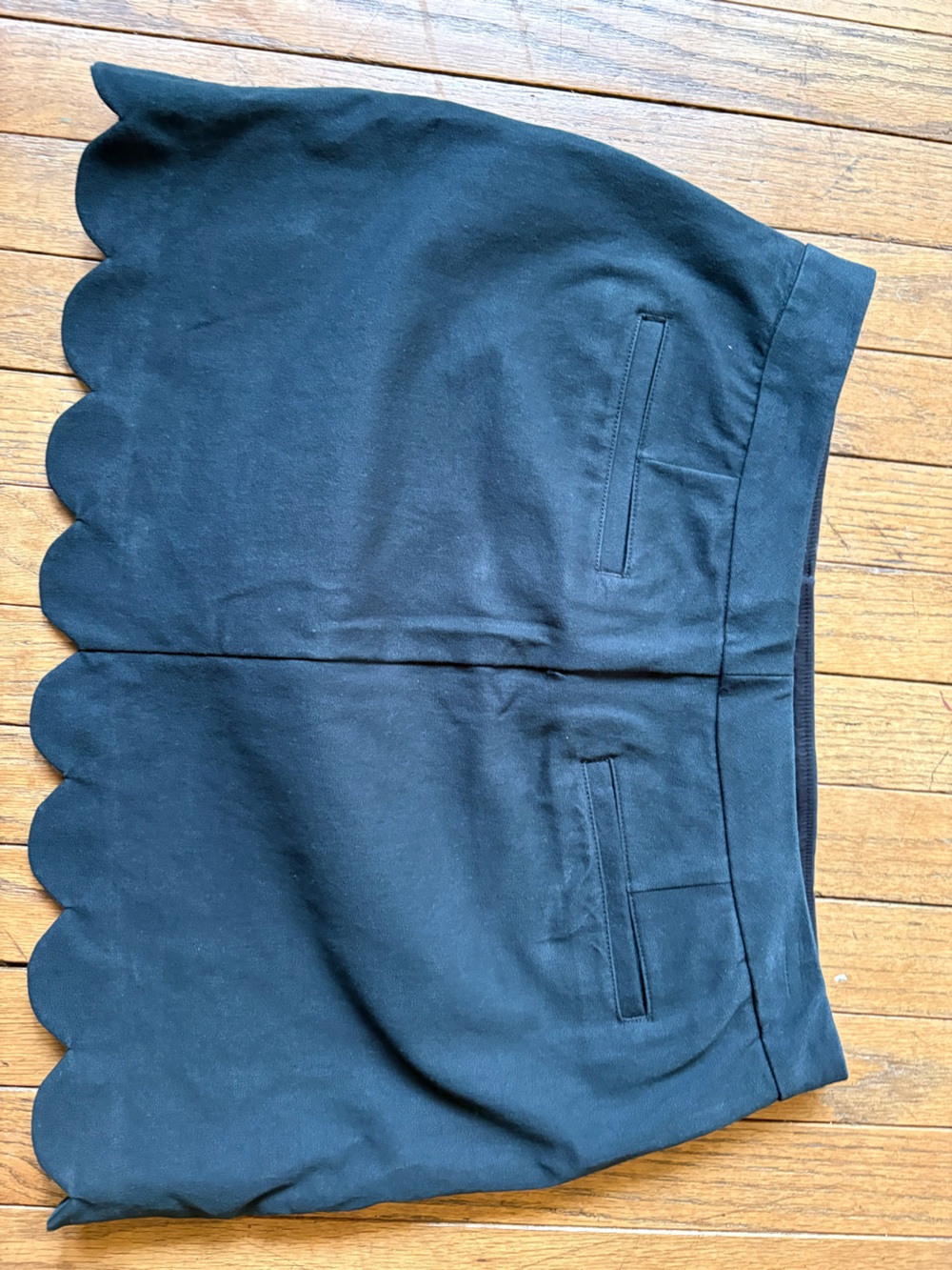 Lilly Pulitzer Black Scalloped Hem Skort - Picture 2 of 3